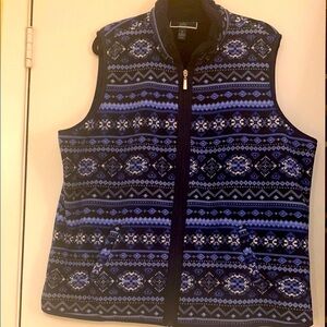 Super cute and cozy snowflake pattern fleece lined vest. 
Excellent condition